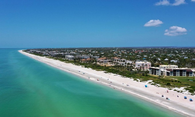 Sanibel Condo | Loggerhead Cay 114 is a beachfront vacation rental condo on Sanibel Island!