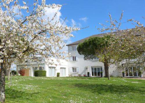 Azay-le-Rideau Hotel | Logis Hôtel Restaurant des Châteaux