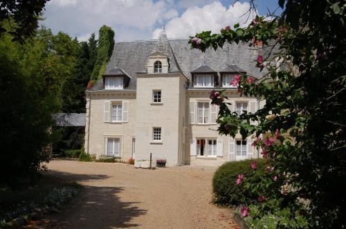 Beaumont-en-Veron Hotel | Logis Manoir De La Giraudière