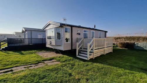 Selsey Resort | Loire, pet friendly Caravan, West Sands Holiday Park, Selsey