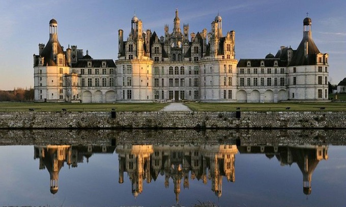 Blois House | Loire Valley 2 bedroom 1 private bathroom hospitality in our House w/Trampoline!