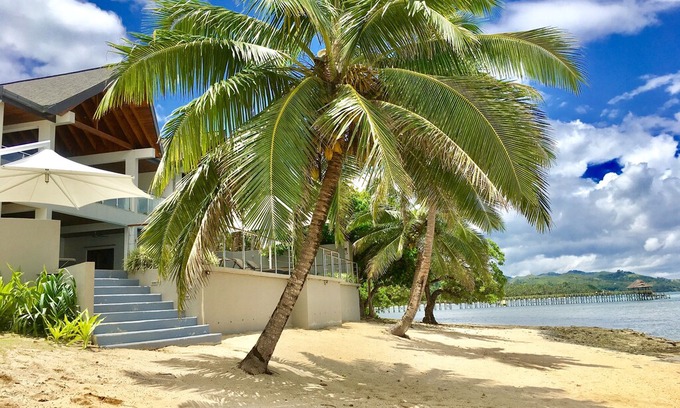 Tagaqe Villa | LomaniWai Luxurious All-inclusive Beachfront Villa
