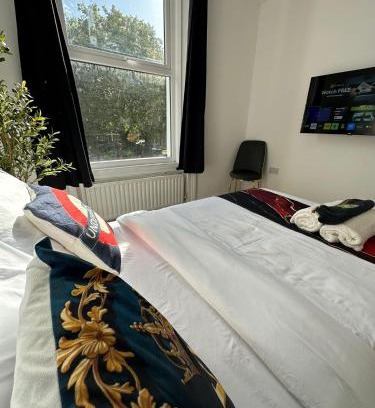 Harrow Road Apartment | London 2 bedroom Westminster borough apartment with Skysports and Netflix