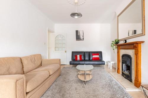 Dudden Hill Apartment | London flat near Wembley, self check in, garden