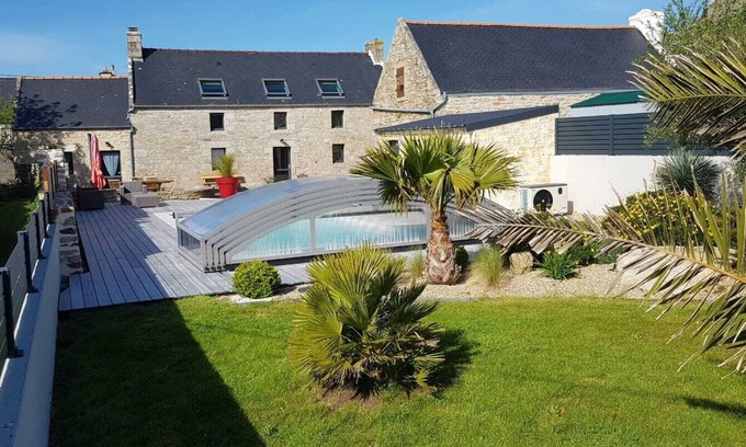 Poulgoazec House | Longère Avec Piscine Privée Pour 10 Personnes