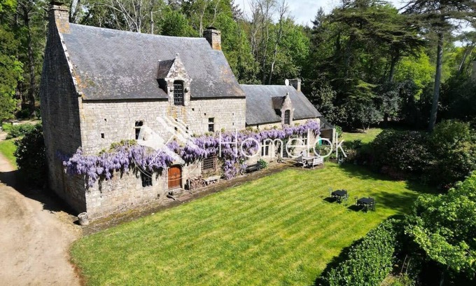 Carnac House | Longère d’époque au coeur d’un domaine