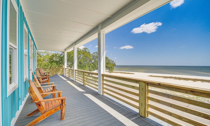 Long Beach House | Long Beach Home w/Views & On-Site Beach Access!