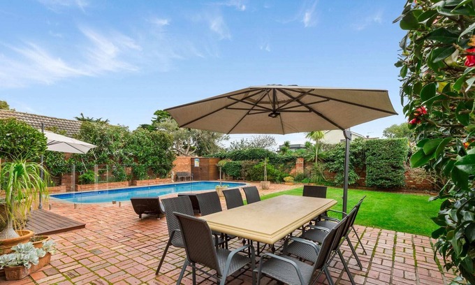 Frankston House | Long Island - Pool, Walk to Beach