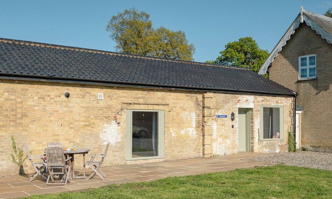 Beccles House | Long Range 2, Henham Park Nr Southwold, Unique Suffolk country getaway with Lake Views