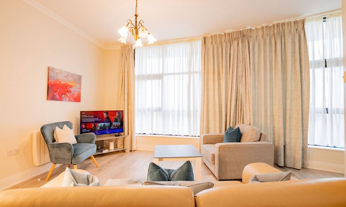 Galway City Centre Apartment | Long Walk Hideaway - GF 2Bed/2Bath