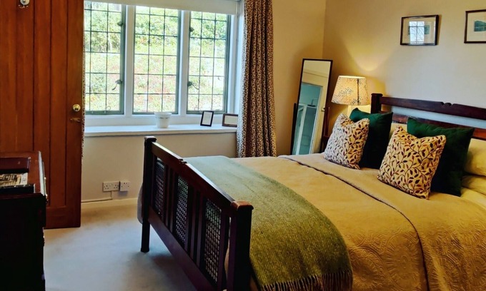 Bossington Bed & Breakfast | Longpool en-suite double room