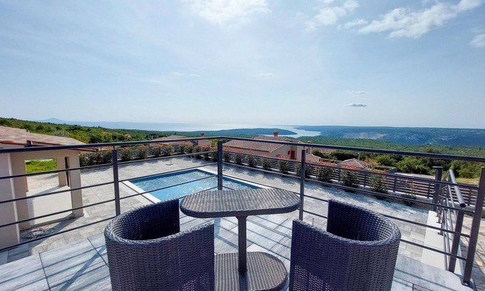 Stanisovi House | Look forward to a vacation in a modern vacation home with an enchanting view of the sea.