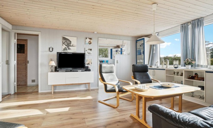 Skyum House | Look forward to a wonderful vacation in this vacation home with green surroundings and sea view.