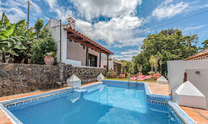 Valle de Guerra Apartment | Look forward to a wonderful vacation in this cozy vacation apartment.