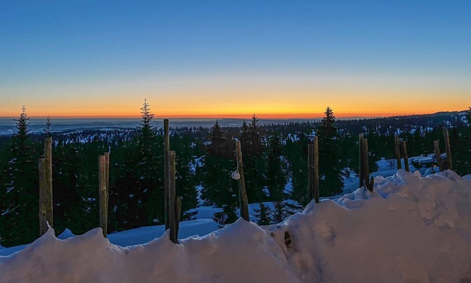 Sjusjoen House | Look forward to this modern and sun-drenched vacation home with great panoramic views.