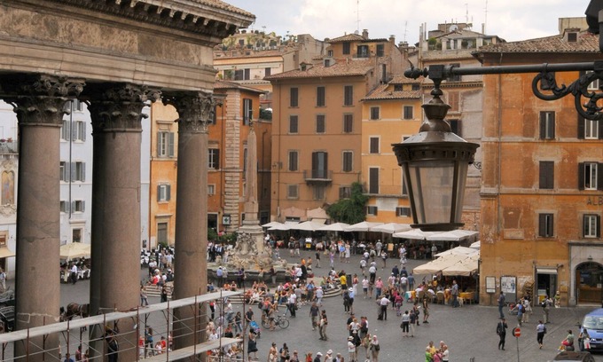 Rome City Centre Apartment | Looking at the Pantheon, renewed apartment, WiFi, A/C