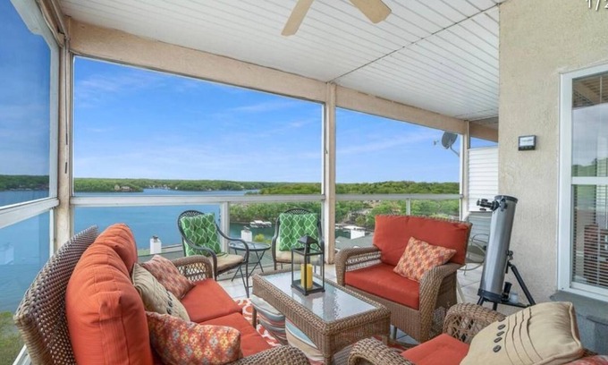 Lake Ozark Condo | ****Looking for Long Term Rental for Fall/Winter Months*****