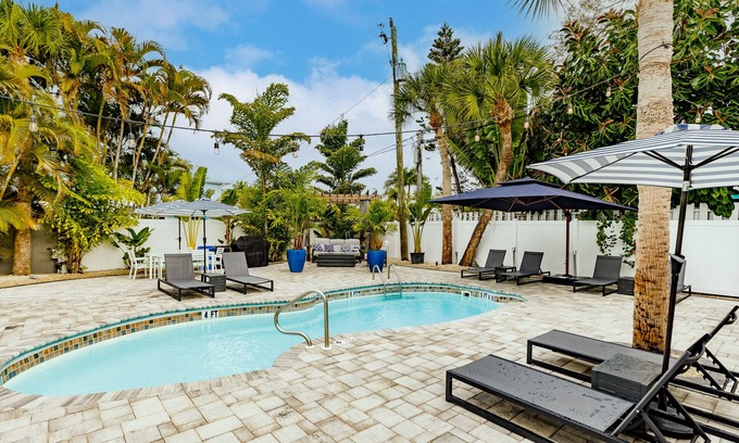 Siesta Key Cottage | Lookout Cottage Across street from Beach and Heated Pool