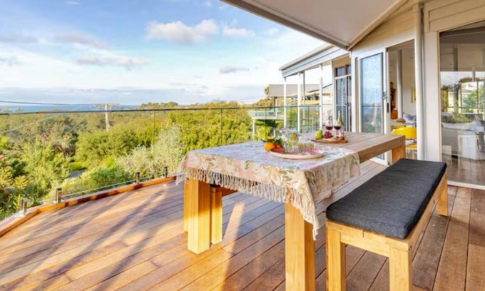 Anglesea House | Los Anglesea - With stunning 180- degree views from the ocean to the forest!
