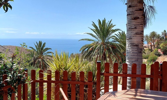 Alojera Cabin | Los Palmeros: Charming Rural Cottage with Sea Views and Air Conditioning