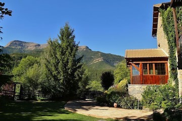 Lardies Cottage | Los Tres Albares in Fiscal