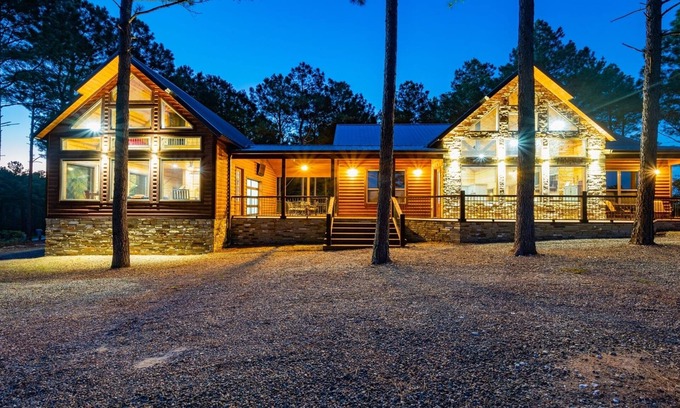 Broken Bow Cabin | Lost Creek Lodge-Well Appointed Lodge, Pool Table, Bunk House, Hot Tub, Play Set