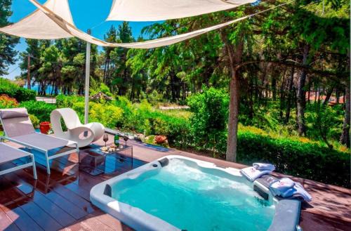 Sane Villa | Lost Palms Jacuzzi & Pool Villa