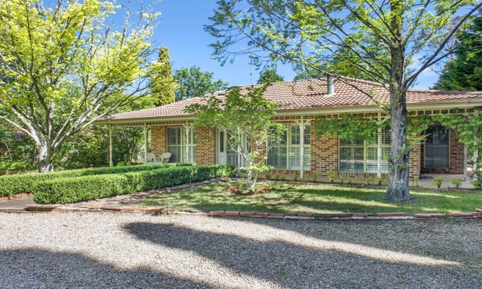 Wentworth Falls House | Lothlorien Large Level Mountain Garden