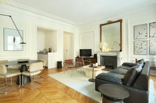Palais-Royal Apartment | Louvre Apartment