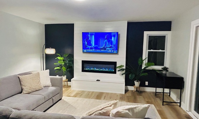 Burbank House | Love: A charming 3 BR-2.5 BA house in Burbank!