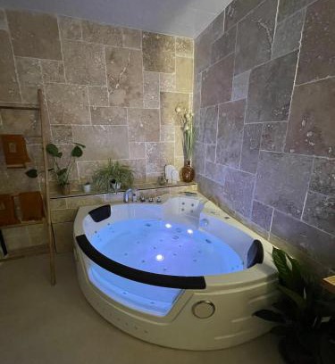 Le Breuil-sur-Couze House | Love Room lAntre dEux