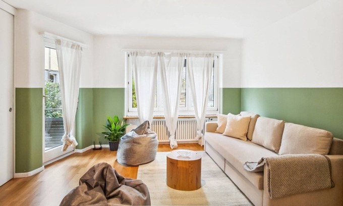 Hochschulen Apartment | Loveable 2BR: Central Charm in ZR