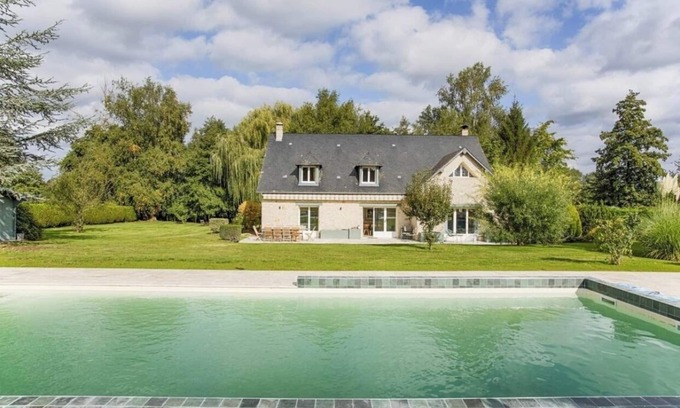 Saint-Etienne-la-Thillaye House | Lovely spacious villa with sauna pool and garden