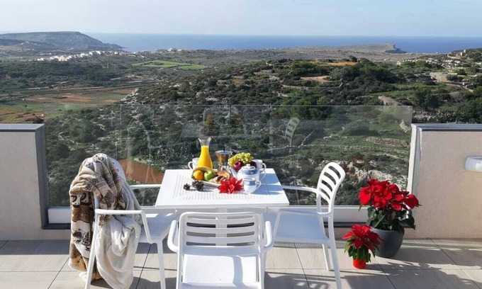 Mellieha Apartment | Lovely 1 bed Penthouse Country & Seaviews