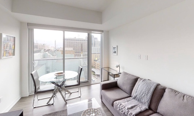 Bay Street Corridor Apartment | Lovely 1-BR in DT Toronto
