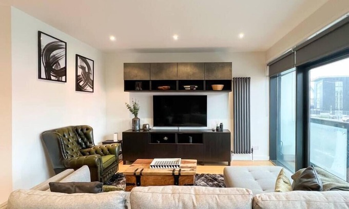 Glasgow Westend Apartment | Lovely 2 Bed Duplex Apartment with Hydro Views