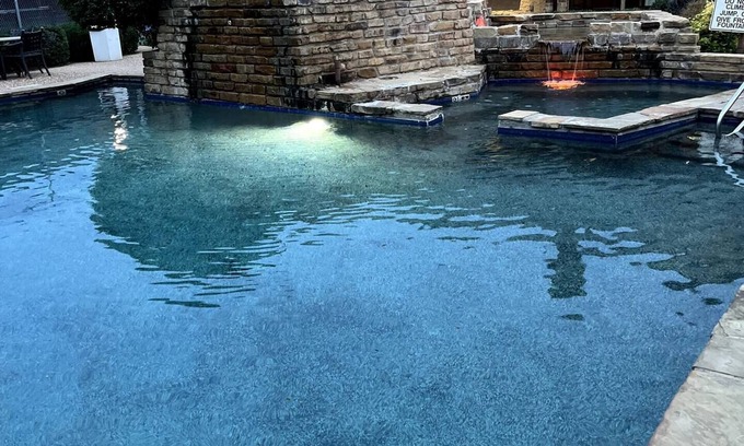 North Arlington Condo | Lovely 2-Bedroom Condo with Pool and Jacuzzi