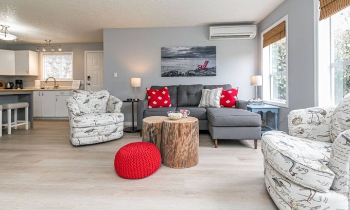 Colwood Apartment | Lovely 2 bedroom suite steps from The beach
