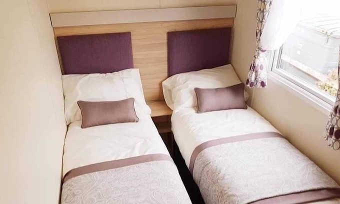 Great Yarmouth Cabin | Lovely 4-Bed Lodge in Great Yarmouth