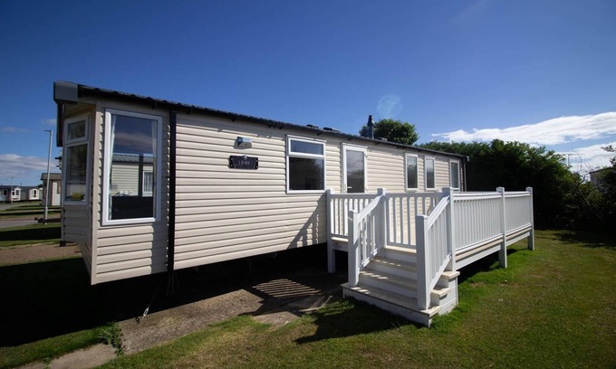 Mappleton House | Lovely 6 berth caravan for hire at Skipsea Sands Holiday Park ref 41006NF