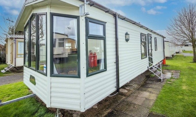 Clacton-on-Sea House | Lovely 6 berth caravan at Highfield Grange in Essex ref 26459BA