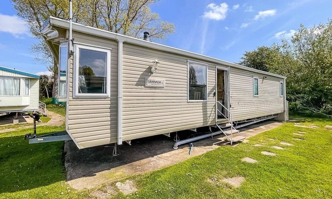 Walton on the Naze House | Lovely 6 berth caravan with free WiFi at Naze Marine Holiday Park ref 17008CC