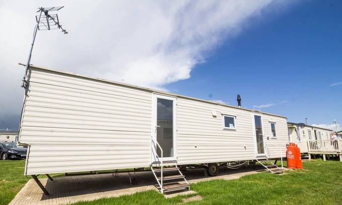 Clacton-on-Sea House | Lovely 8 berth caravan for hire at St Osyth Holiday Park in Essex ref 28002GC