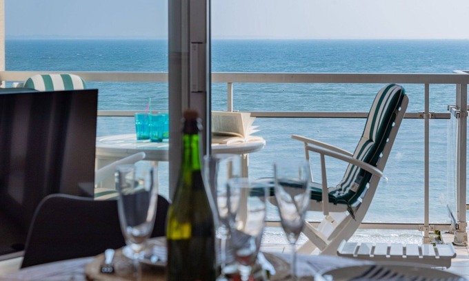 Morbihan Apartment | Lovely apartment for 4 guests with WIFI, TV, terrace and pets allowed