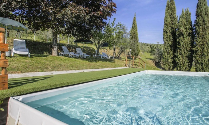 Castelfranco di Sopra Villa | Lovely apartment in villa for 4 people with pool, WIFI, TV and patio