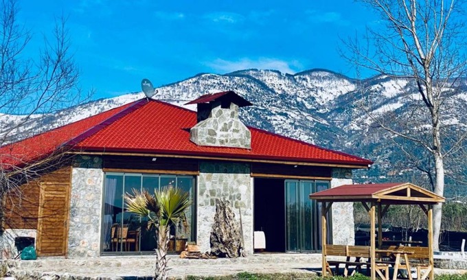 Orhangazi Villa | Lovely and Cozy Stone House with Hammam and Fireplace in Iznik, Bursa