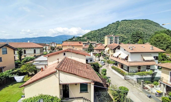 Intra Apartment | Lovely apartment for 3 guests with TV, balcony, pets allowed and parking