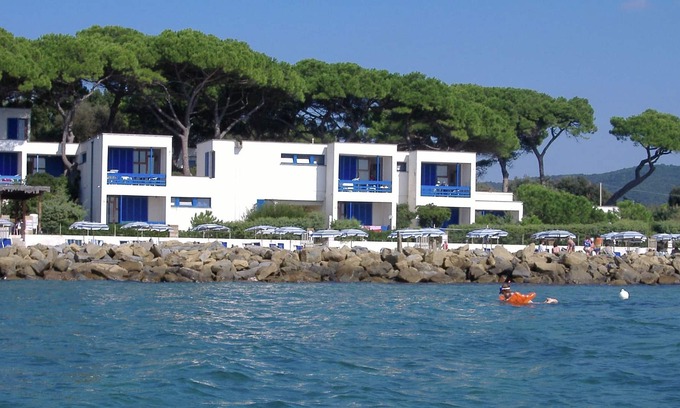 Piombino Apartment | Lovely apartment on the coast with a marvelous sea view