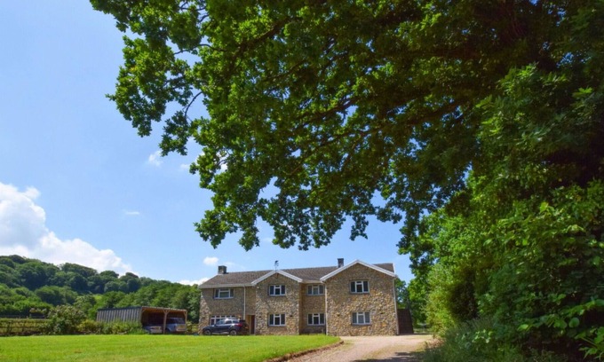 Peterston-Super-Ely Apartment | Lovely apartment for 4 people with WIFI, TV, patio and parking
