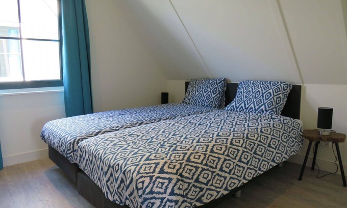Uitdam Apartment | Lovely apartment for 8 people with WIFI, pool, TV and terrace